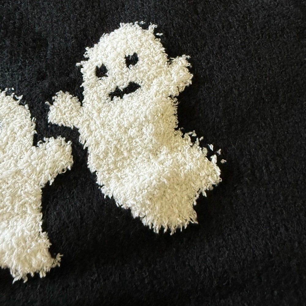 👻NWT! "CUPCAKES AND CASHMERE" Halloween ghost Sweater with Matching Socks 👻 - Picture 9 of 13